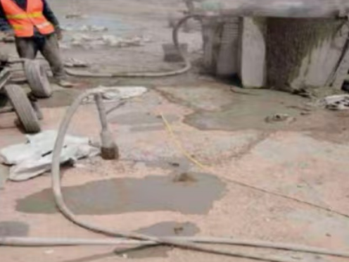 博鳌镇水泥混凝土路面板底注浆技术 路面脱空注浆整治方案