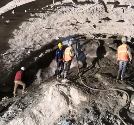 博鳌镇拱顶带模注浆料的施工流程及注意事项